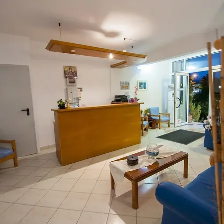 Maria - Renovating Brand New For 2026 Ποτός