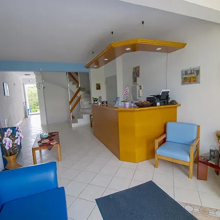 Maria - Renovating Brand New For 2026 מלון דירות 3*