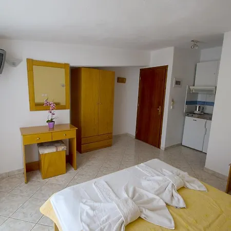 Maria - Renovating Brand New For 2026 아파트호텔