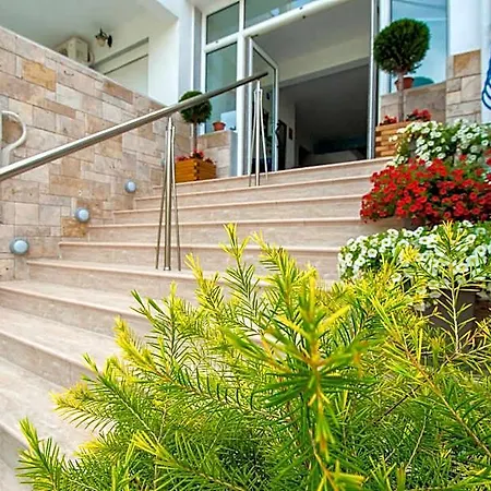Maria - Renovating Brand New For 2026 מלון דירות פוטוס