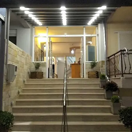 Maria - Renovating Brand New For 2026 מלון דירות