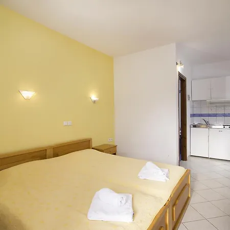 Maria - Renovating Brand New For 2026 3* 포토스